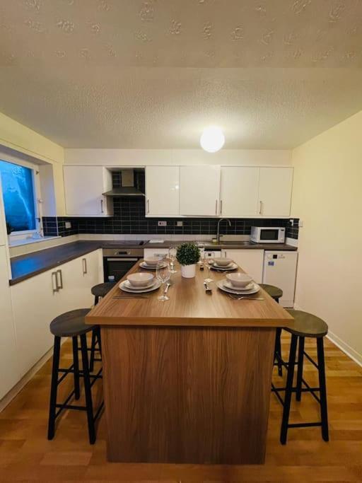 Edinburgh Two Bedrooms Apartment With Free Parking ภายนอก รูปภาพ